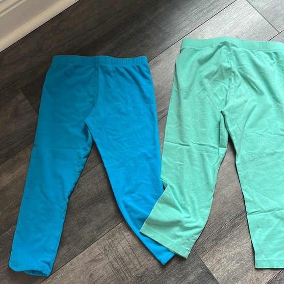 2 pairs of capris - Picture 4 of 4